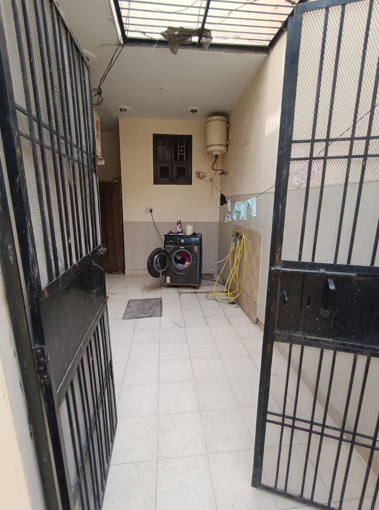 Balcony, sector 29 2 Bedroom 220 Sq.Yd. Builder Floor In Sector 29 Faridabad 9578129