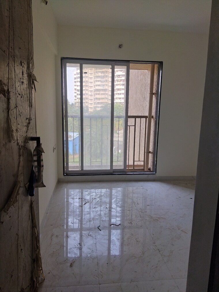 Room, metropolis-bayside 1 Bedroom 380 Sq.Ft. Apartment In Kasarvadavali Thane 9578137