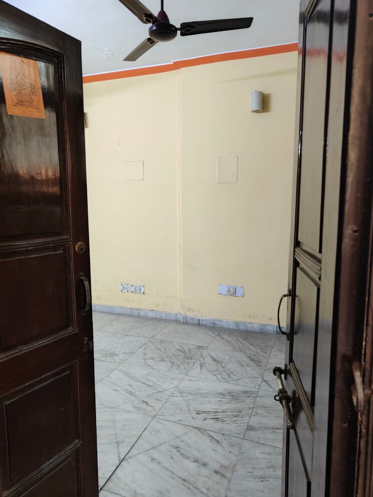 Bathroom, rwa-apartments-sector-26 2 Bedroom 200 Sq.Mt. Builder Floor In Sector 26 Noida 9578153