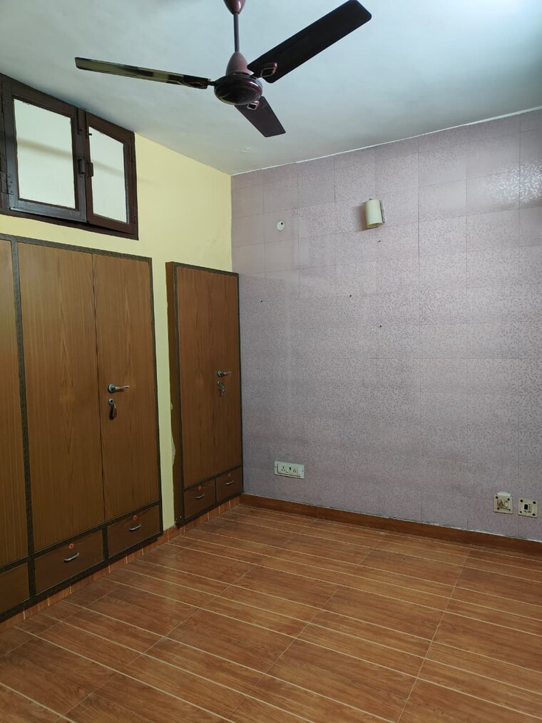 Room, rwa-apartments-sector-26 2 Bedroom 200 Sq.Mt. Builder Floor In Sector 26 Noida 9578153