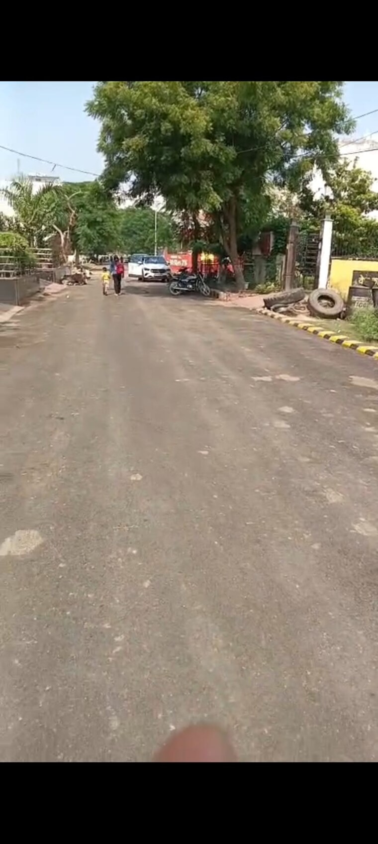  Parking, parklands  500 Sq.Yd. Plot In Sector 85 Faridabad 9578141