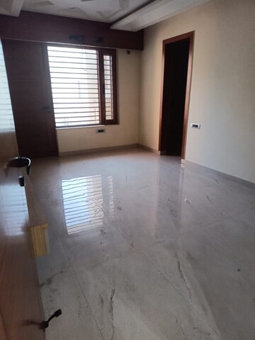 Room in 1 BHK Builder Floor at Sector 29 – for Rent