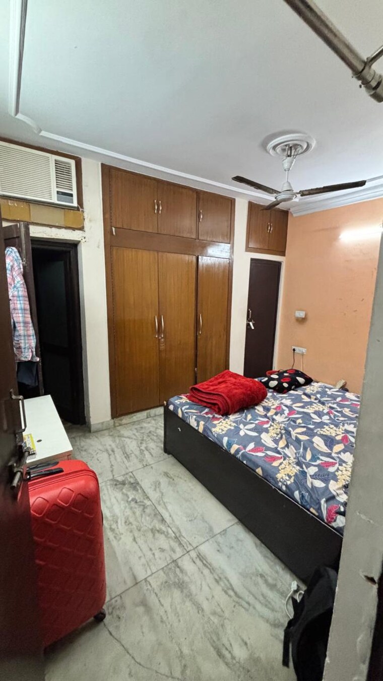 Bedroom, rwa-apartments-sector-27 2 Bedroom 250 Sq.Mt. Builder Floor In Sector 27 Noida 9578191