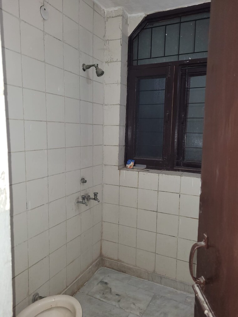 Bathroom, palam vihar 1 Bedroom 600 Sq.Ft. Builder Floor In Palam Vihar Gurgaon 9578187