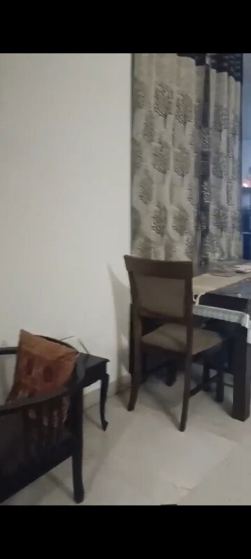 Team Area in 3 BHK Apartment at Wave Amore, Sector 32 – for Rent