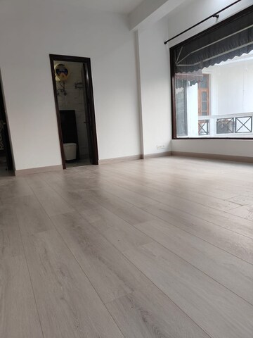 Room in 3 BHK Builder Floor at Palam Vihar – for Rent