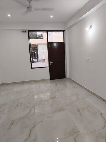 Room in 3 BHK Builder Floor at Palam Vihar – for Rent