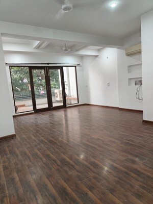 Room in 3 BHK Builder Floor at Palam Vihar – for Rent