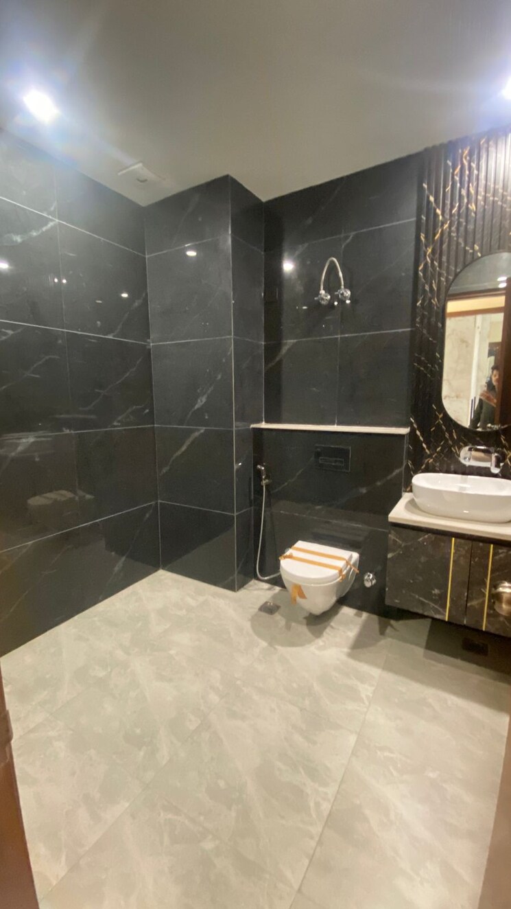 Attached Bathroom, puri-kohinoor 3 Bedroom 170 Sq.Yd. Builder Floor In Sector 89 Faridabad 9578204