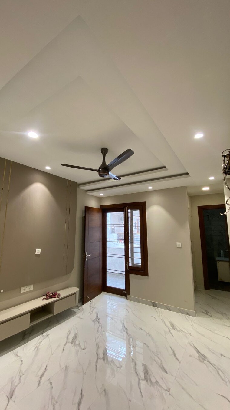 Room, puri-kohinoor 3 Bedroom 170 Sq.Yd. Builder Floor In Sector 89 Faridabad 9578204