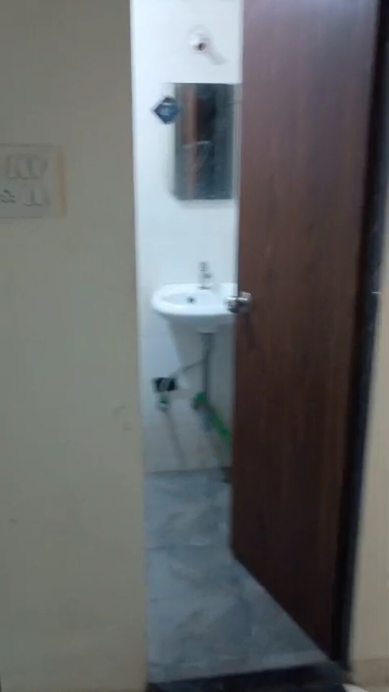 Bathroom, bindra-complex 2 Bedroom 800 Sq.Ft. Apartment In Andheri East Mumbai 9578274