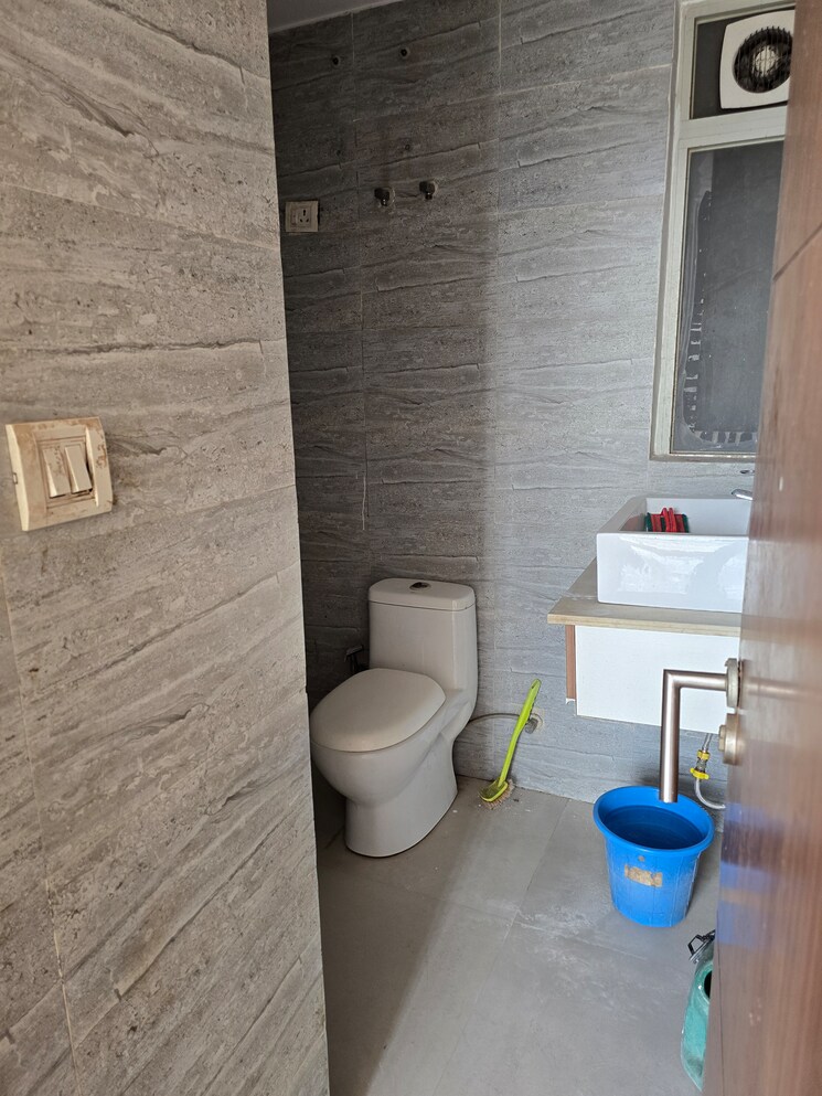 Bathroom, mandi 2 Bedroom 800 Sq.Ft. Builder Floor In Mandi Delhi 9578292