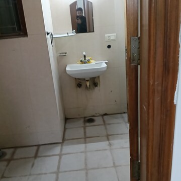 Bathroom in 2 BHK Builder Floor at RWA Residential Society Sector 46, Sector 46 – for Rent