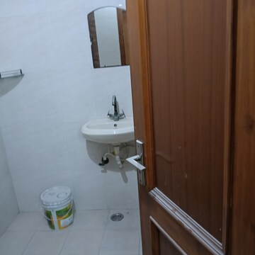 Bathroom in 2 BHK Builder Floor at RWA Residential Society Sector 46, Sector 46 – for Rent