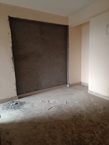 Room in 3 BHK Apartment at Adore Happy Homes, Sector 86 – for Sale