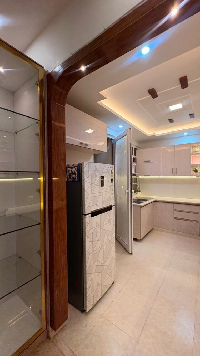 Kitchen, mi-rustle-court 6 Bedroom 4800 Sq.Ft. Apartment In Malesemau Lucknow 9578300