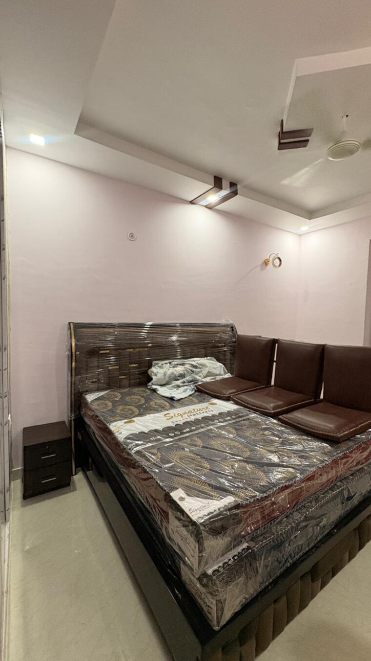 Bedroom, mi-rustle-court 6 Bedroom 4800 Sq.Ft. Apartment In Malesemau Lucknow 9578300