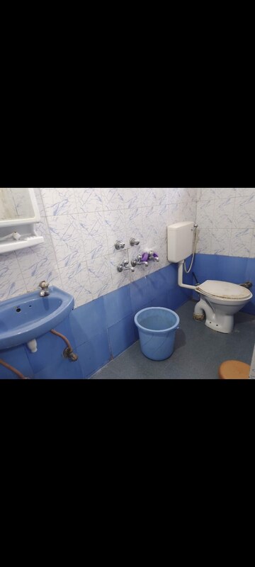 Attached Bathroom in 1.5 BHK Independent House at Sector 40 – for Rent