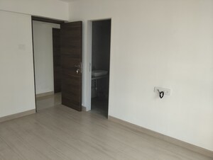 Room in 3 BHK Apartment at Mulund West – for Sale