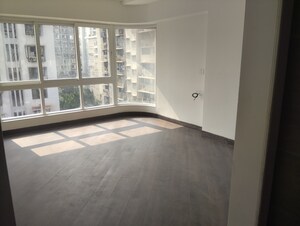 Room in 3 BHK Apartment at Mulund West – for Sale