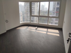 Room in 3 BHK Apartment at Mulund West – for Sale