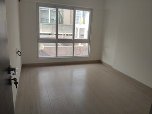 Room in 3 BHK Apartment at Mulund West – for Sale