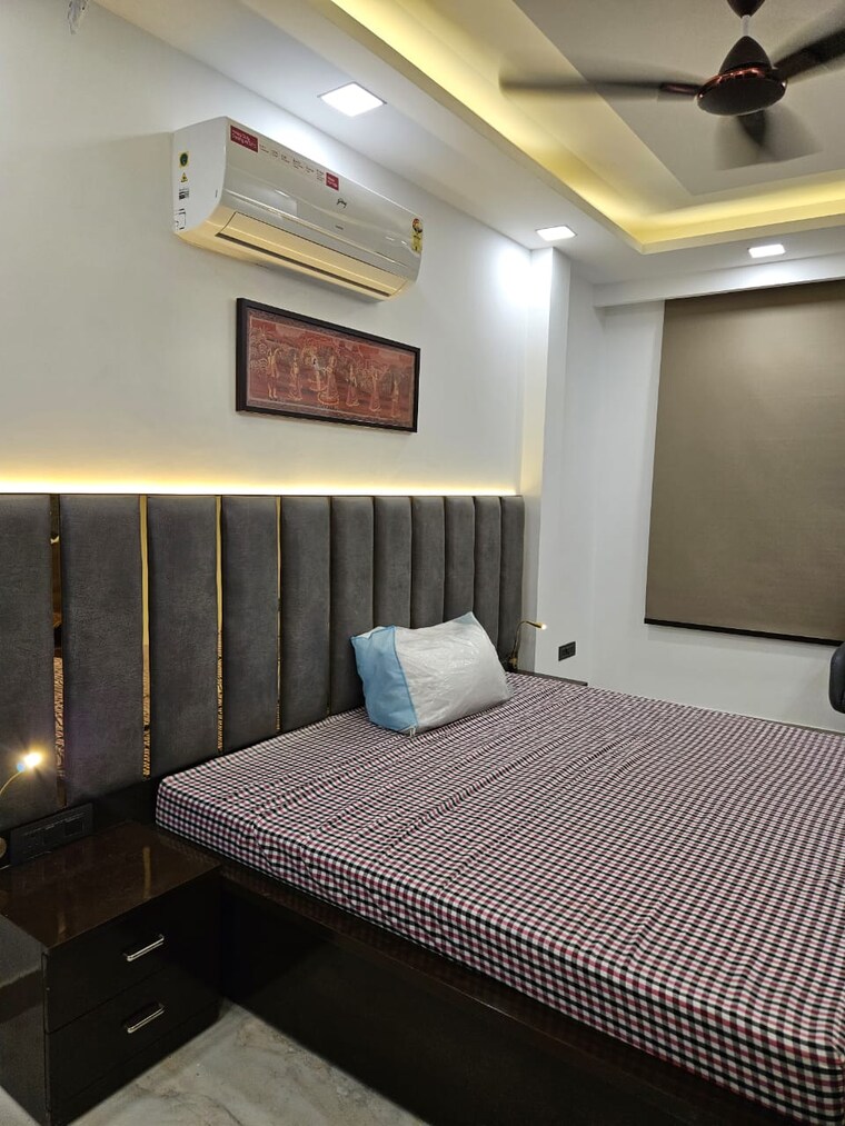 Bedroom, rwa-jalvayu-towers 2 Bedroom 112 Sq.Mt. Builder Floor In Sector 47 Noida 9578336