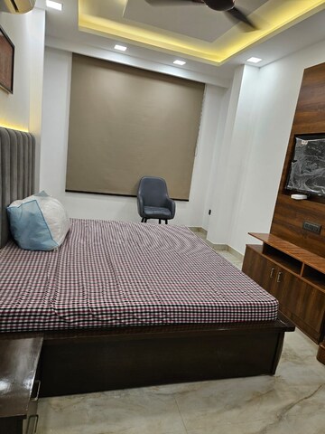 Bedroom in 2 BHK Builder Floor at RWA Jalvayu Towers, Sector 47 – for Rent