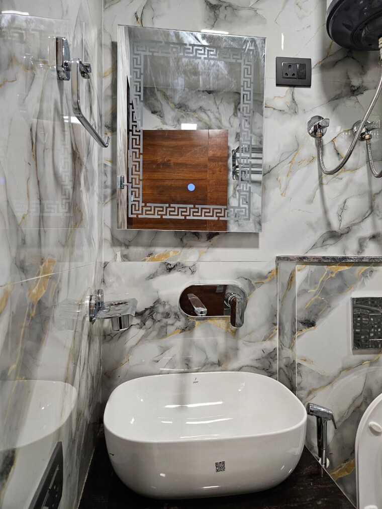 Bathroom, rwa-jalvayu-towers 2 Bedroom 112 Sq.Mt. Builder Floor In Sector 47 Noida 9578336