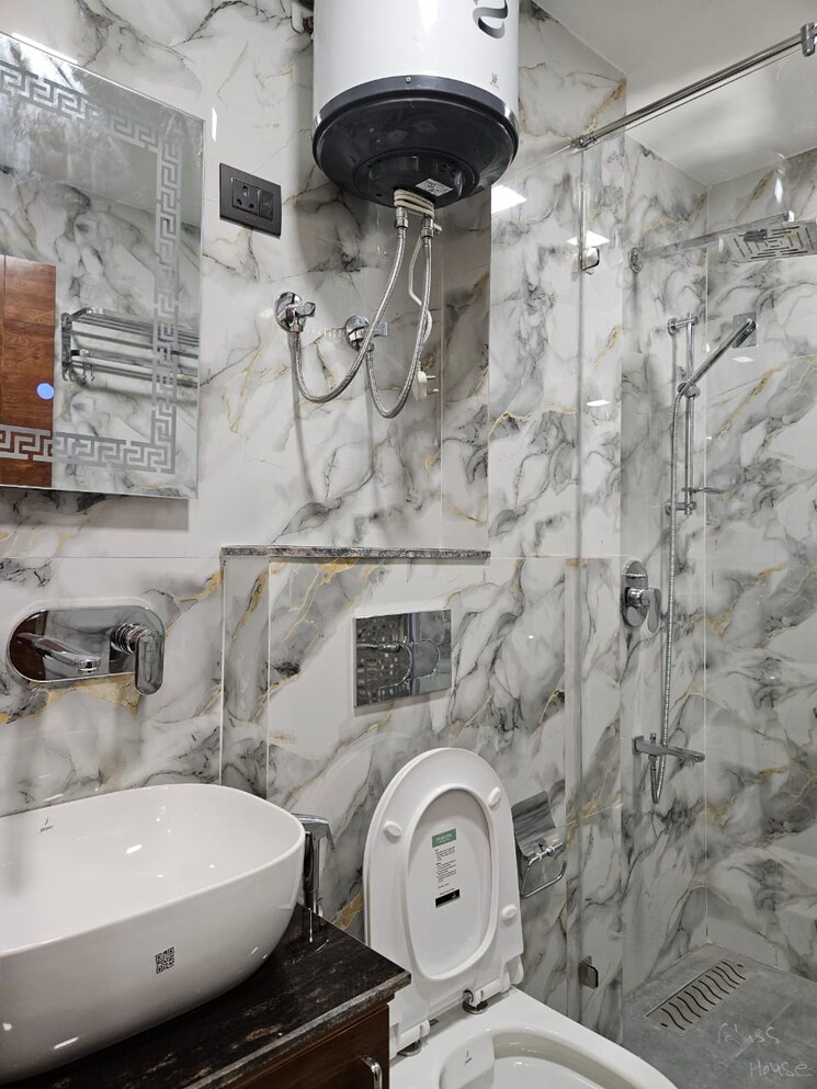 Master Bedroom, rwa-jalvayu-towers 2 Bedroom 112 Sq.Mt. Builder Floor In Sector 47 Noida 9578336