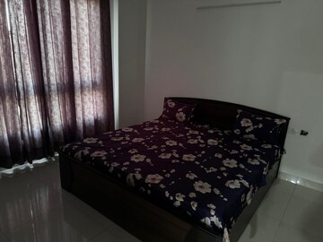 Bedroom in 2.5 BHK Apartment at South City – for Rent