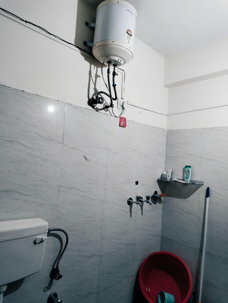Bathroom, penta-homes 1 Bedroom 600 Sq.Ft. Apartment In Vip Road Zirakpur 9578407