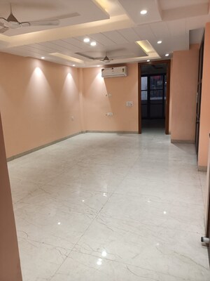 Room in 2 BHK Builder Floor at Vaishali Sector 4 – for Rent