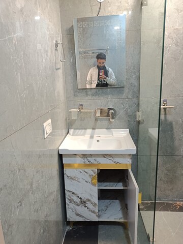 Bathroom in 2 BHK Builder Floor at Vaishali Sector 4 – for Rent