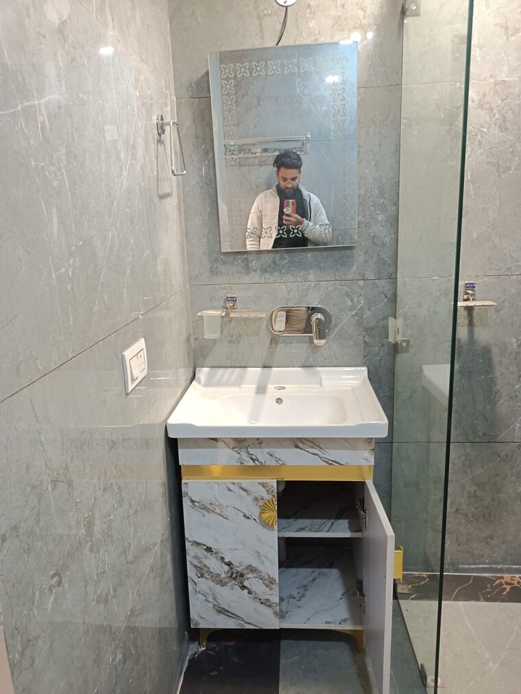 Bathroom, vaishali sector 4 2 Bedroom 1700 Sq.Ft. Builder Floor In Vaishali Sector 4 Ghaziabad 9578431