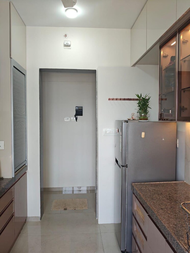 Bathroom, yashraaj-park 1 Bedroom 350 Sq.Ft. Apartment In Ghodbunder Road Thane 9578415