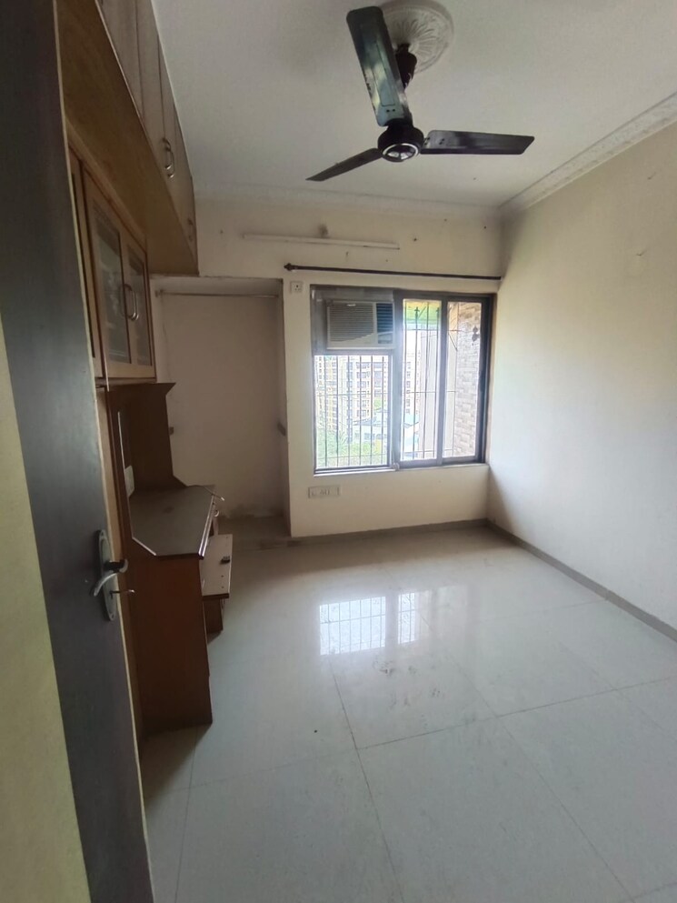 Living Room, twinkle-towers-chs 3 Bedroom 1000 Sq.Ft. Apartment In Kailash Nagar Thane 9578444