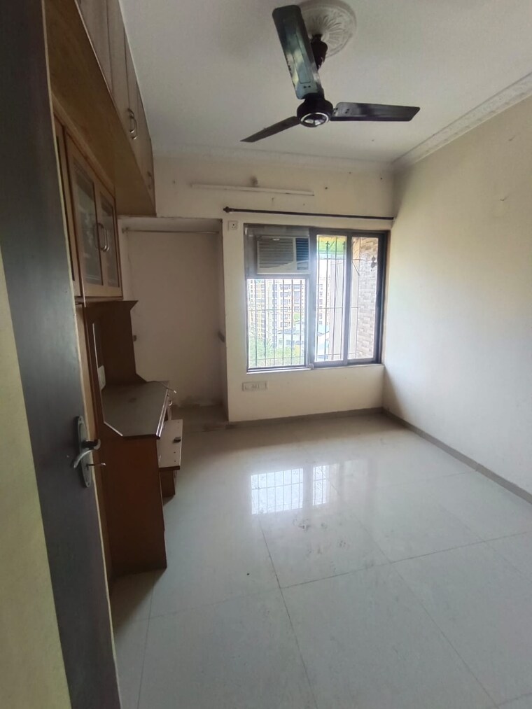 Living Room, twinkle-towers-chs 3 Bedroom 1000 Sq.Ft. Apartment In Kailash Nagar Thane 9578444