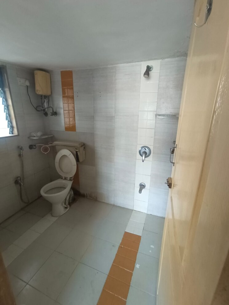 Bathroom, twinkle-towers-chs 3 Bedroom 1000 Sq.Ft. Apartment In Kailash Nagar Thane 9578444