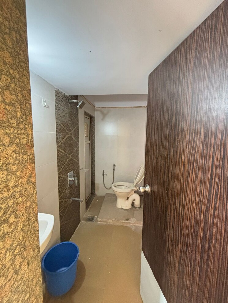 Bathroom, siddhi-highland-park 2 Bedroom 662 Sq.Ft. Apartment In Kolshet Road Thane 9578457