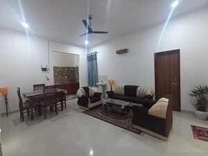Living Room in 2 BHK Independent House at Gomti Nagar – for Rent