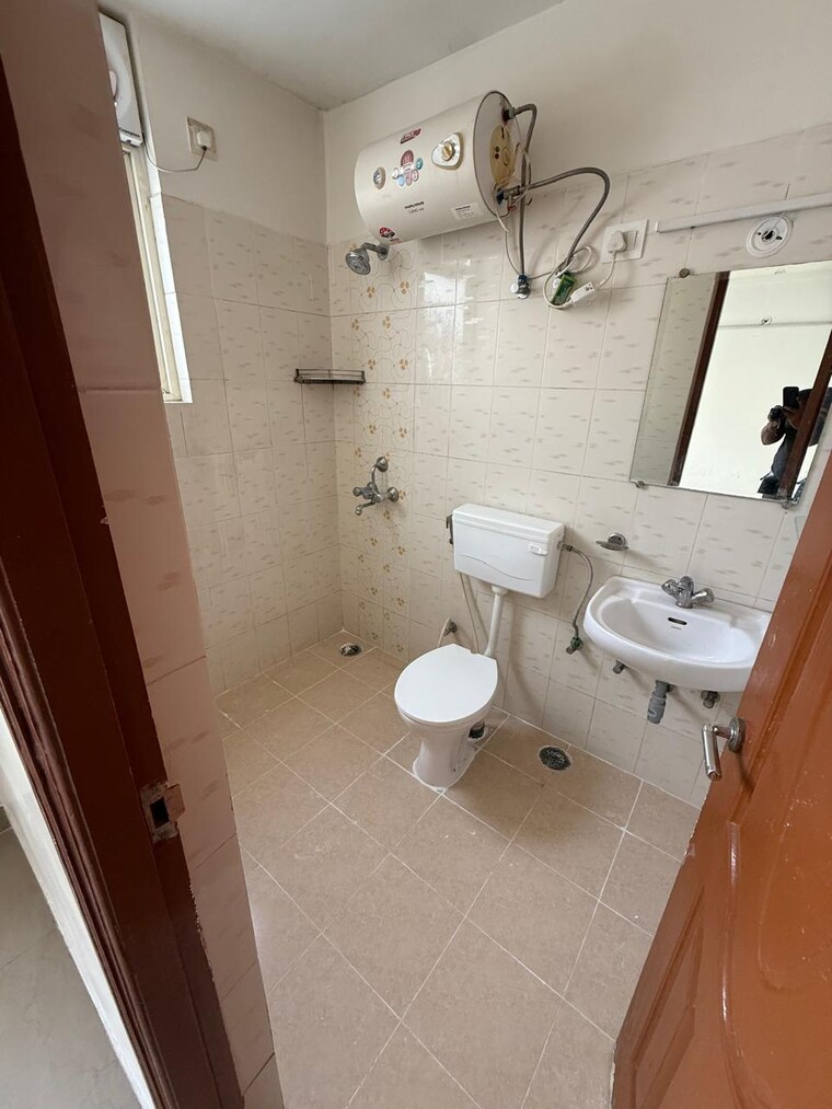 Bathroom, shree-vardhman-mantra 2 Bedroom 800 Sq.Ft. Apartment In Sector 67 Gurgaon 9578529