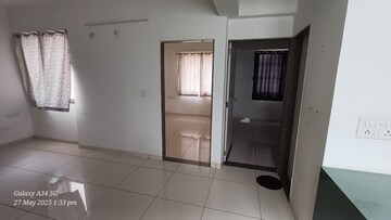 Room in 2 BHK Apartment at Vaishnodevi Circle – for Rent