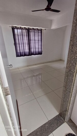 Room in 2 BHK Apartment at Vaishnodevi Circle – for Rent
