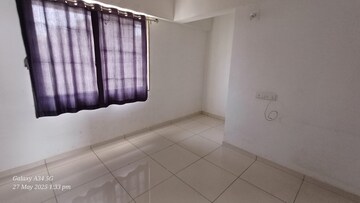 Room in 2 BHK Apartment at Vaishnodevi Circle – for Rent