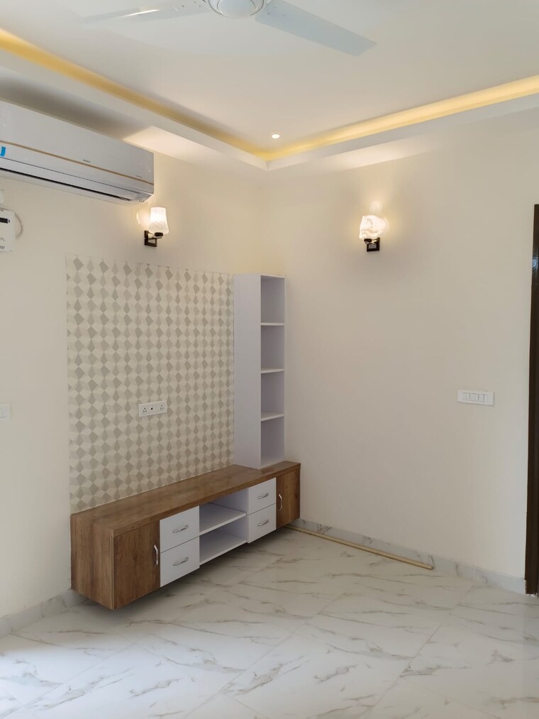 Room, sector 47 4 Bedroom 3000 Sq.Ft. Apartment In Sector 47 Gurgaon 9578619