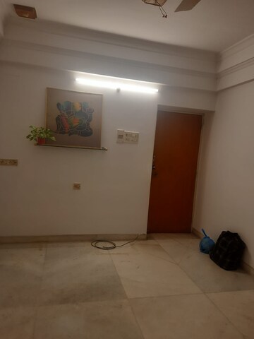 Room in 1 BHK Apartment at Raheja Township, Malad East – for Rent