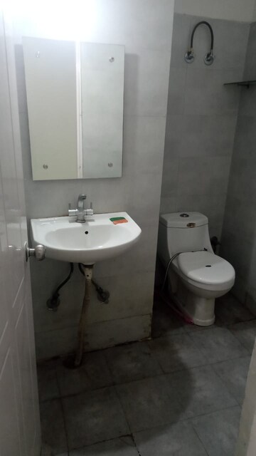 Bathroom in 1 RK Builder Floor at Sector 21 – for Rent