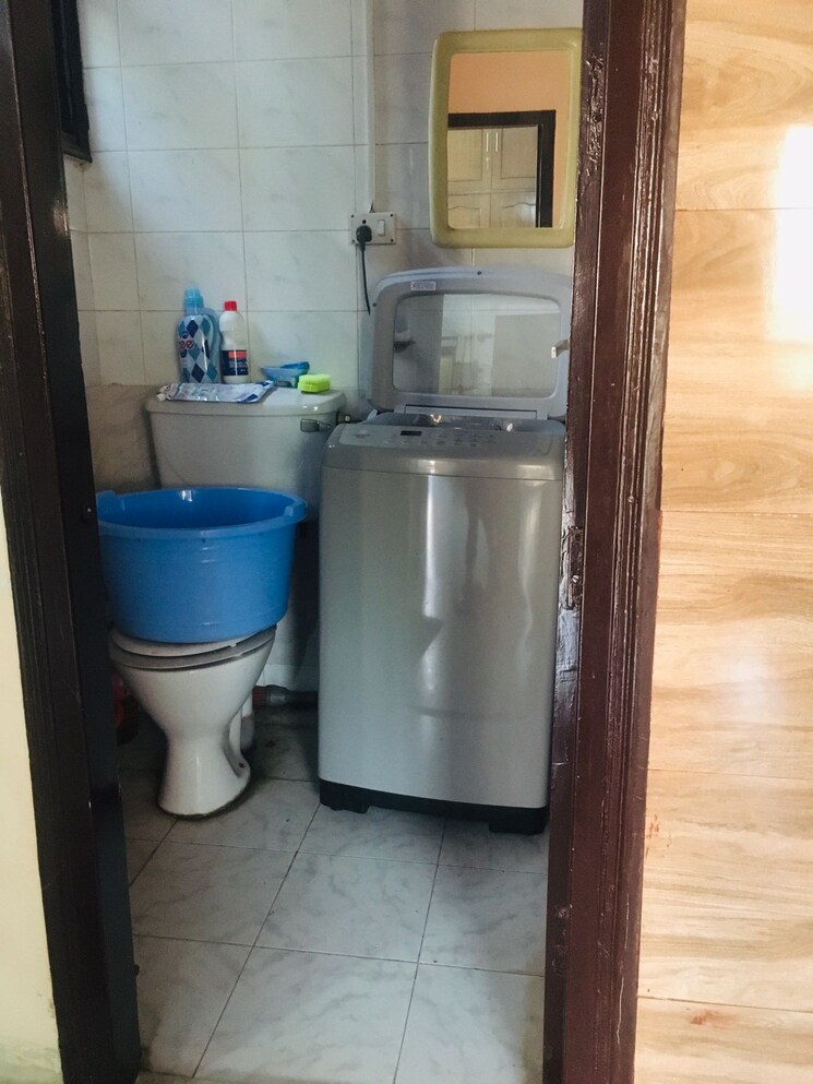 Bathroom, ansal-sushant-floors 3 Bedroom 300 Sq.Ft. Builder Floor In Sushant Lok ii Gurgaon 9578725