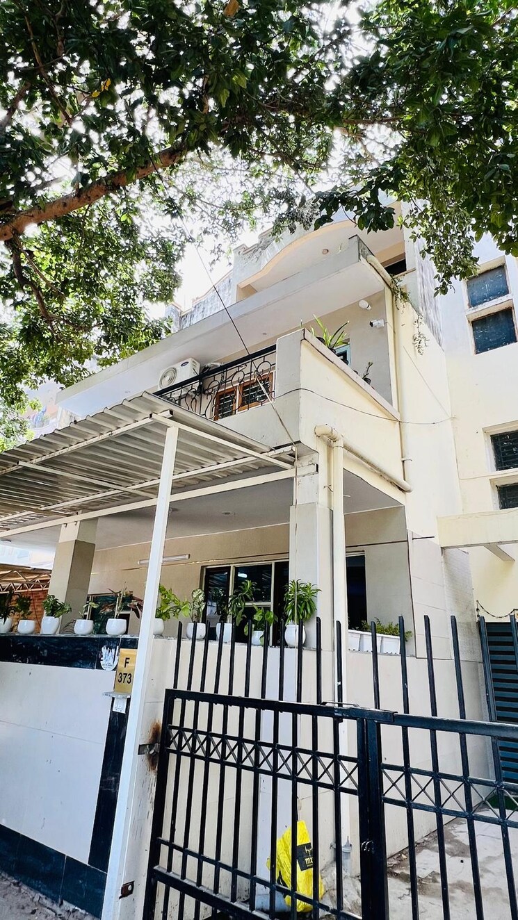 Exterior View, ansal-sushant-floors 3 Bedroom 300 Sq.Ft. Builder Floor In Sushant Lok ii Gurgaon 9578725